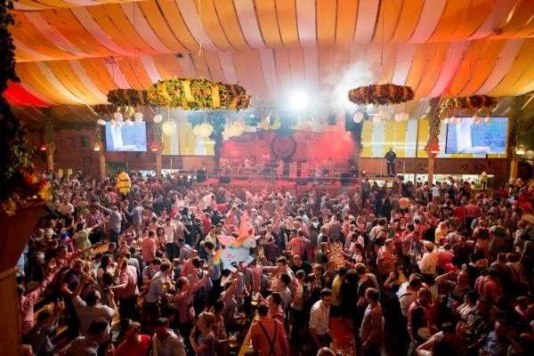 Die Wasen-Mallorca-Party 2025 - 25 € zahlen und Wertmarken im Wert von 40 € erhalten + optional VVS